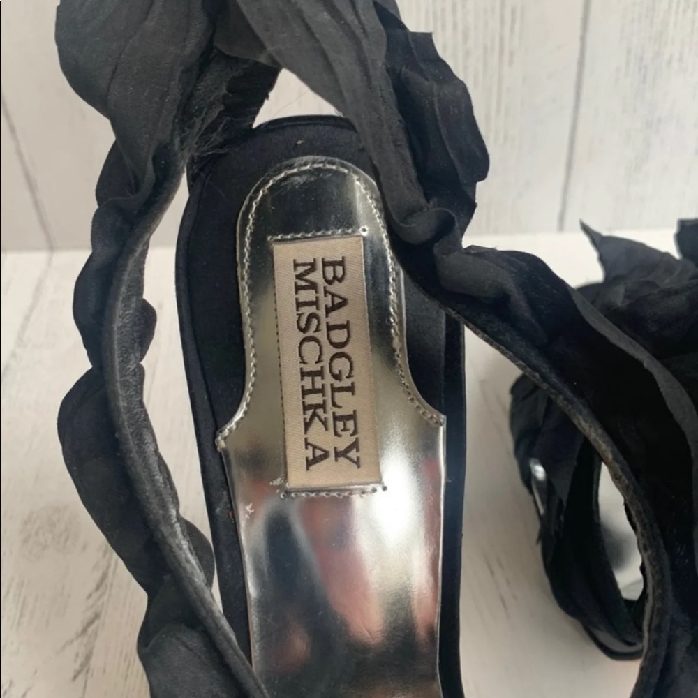 Badgley Mischka Black Iden Ruffled Heels - Picture 5 of 8